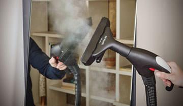 Steam cleaning a mirror with window accessory - Polti Vaporetto FAV50