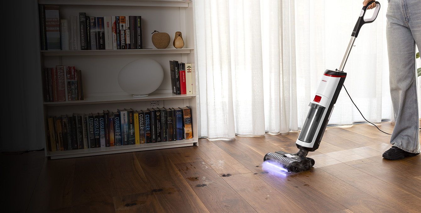 Polti RollySteam Steam active on the floor cleaning pets prints